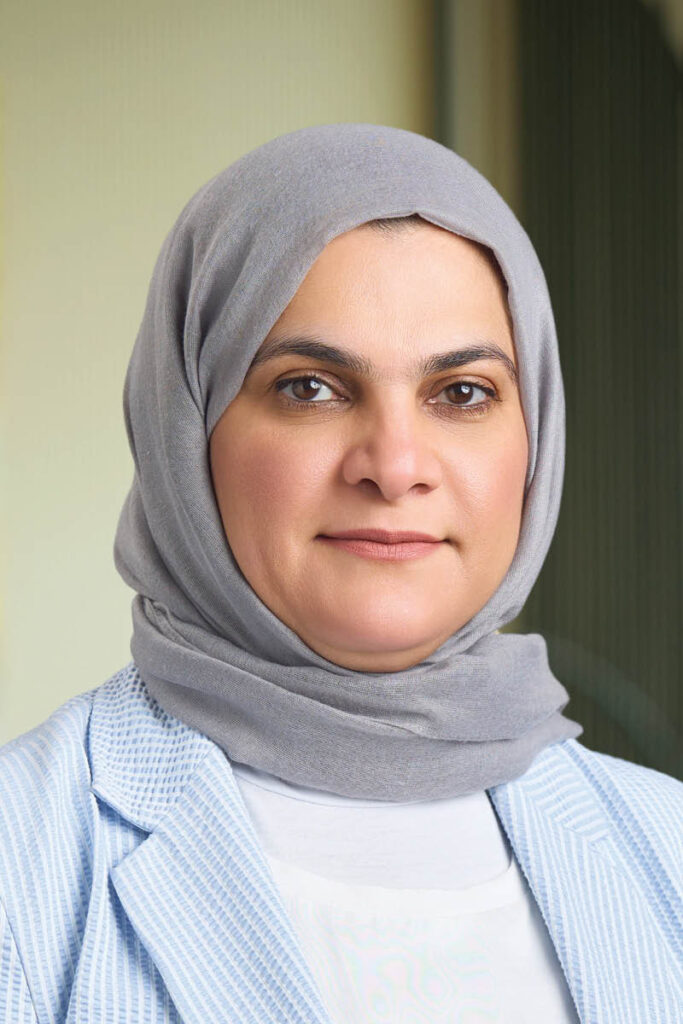 السيدة منى البلوشي